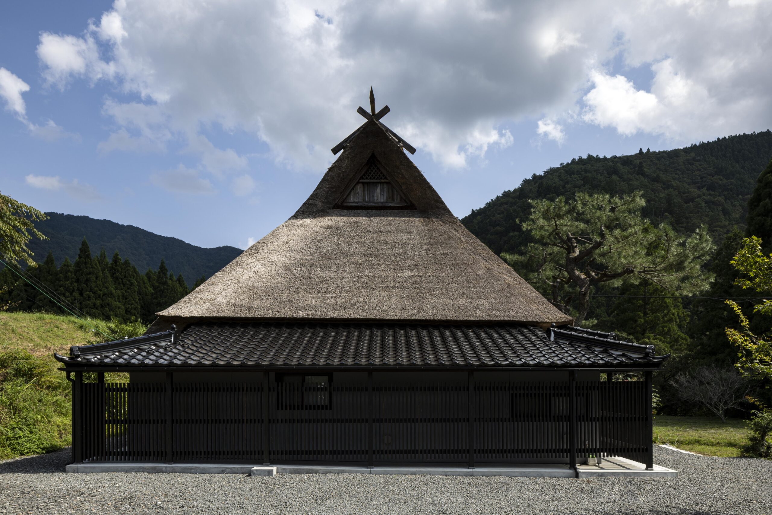 【美山・京都】京都駅からわずか1時間！田んぼ・山・川の原風景をあなただけのものに。 |JAPANDORAKU