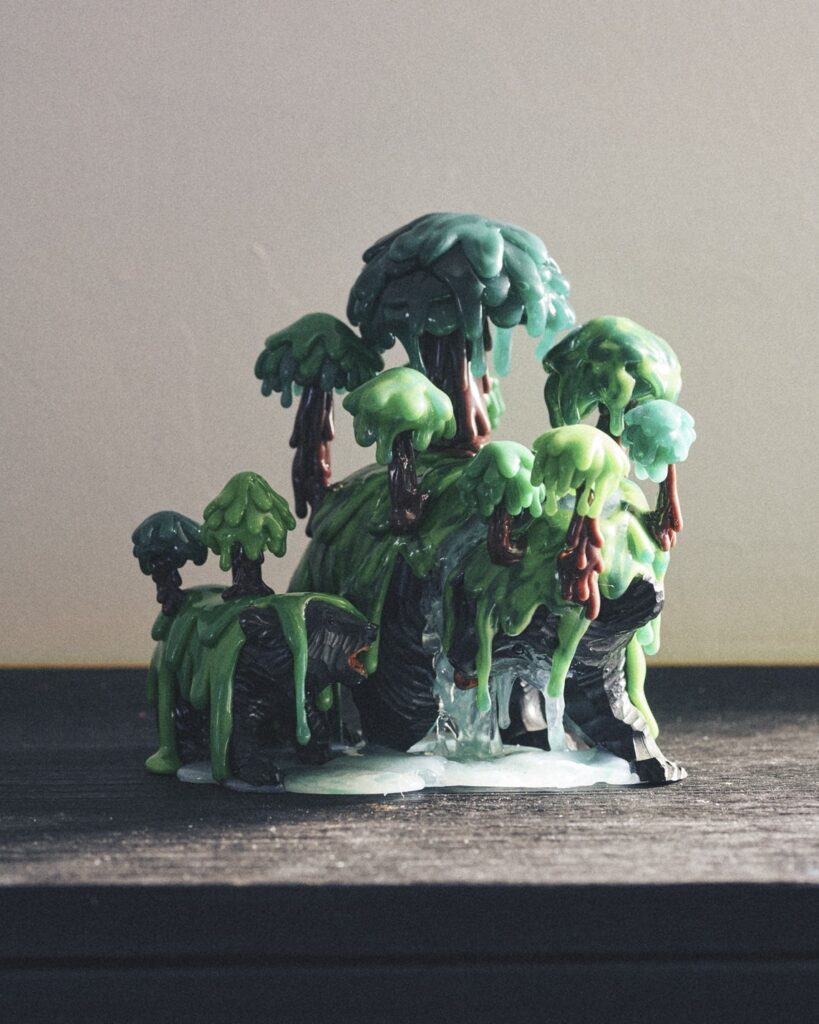 アート作品　作品名　森を背負う者たち