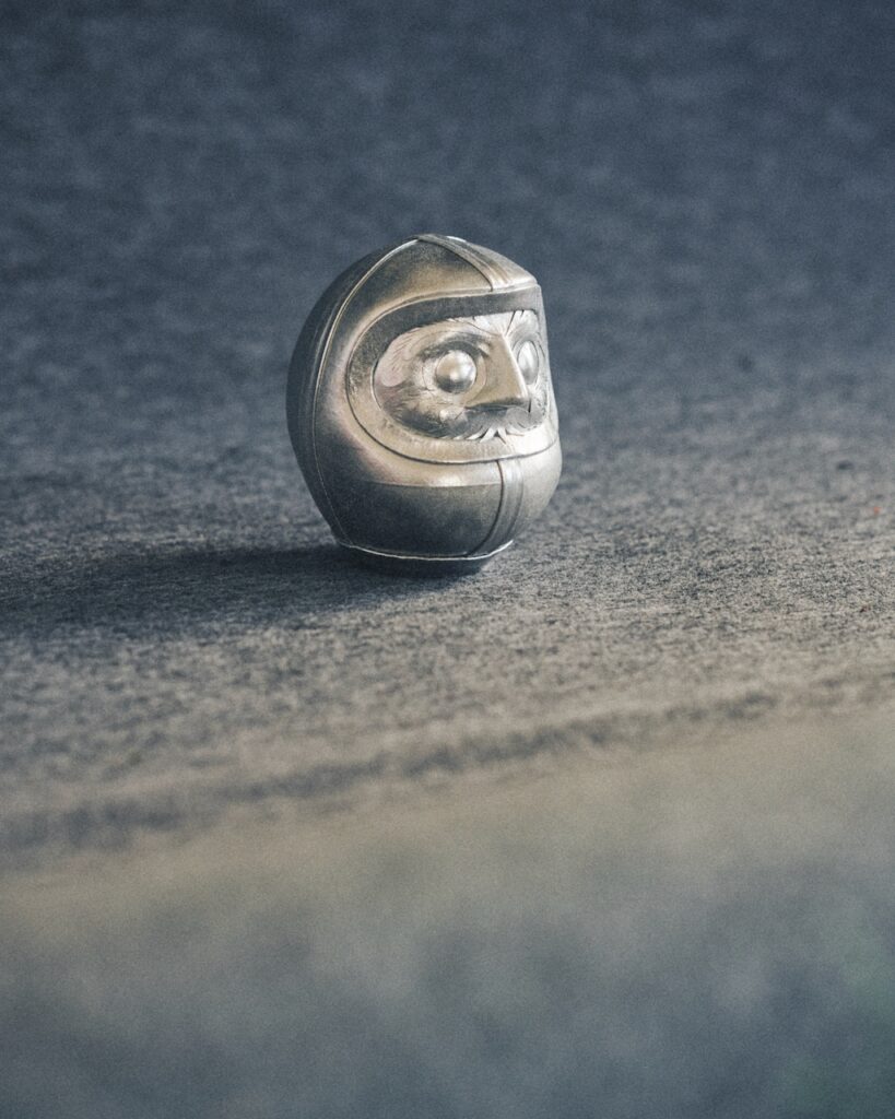 達磨 作品名 SILENT ARMOR